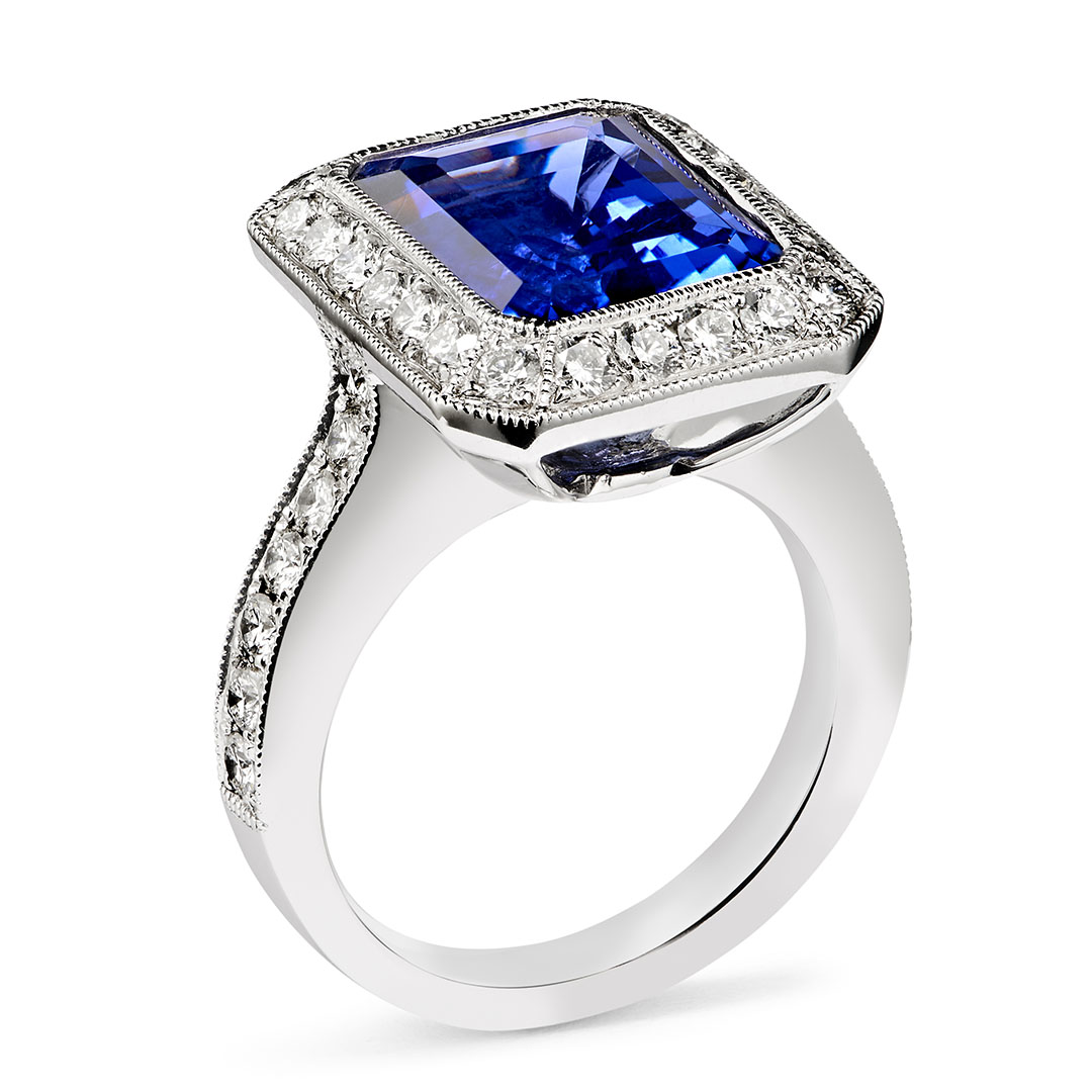 Pre-owned 8.98ct Tanzanite and Diamond Ring